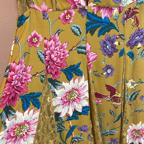 ASOS DESIGN Petite maxi dress with lace godets in mustard floral print size 4P - Picture 8 of 9